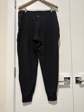 Lululemon Align Jogger 28" in Black